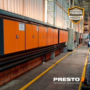 Imagem de estação de trabalho organizada com produtos Presto